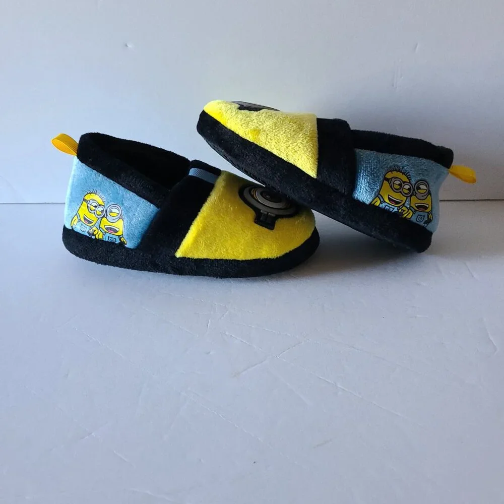 MINIONS RISE OF GRU- PLUSH SLIPPERS- TODDLERS SIZE MEDIUM (7-8)